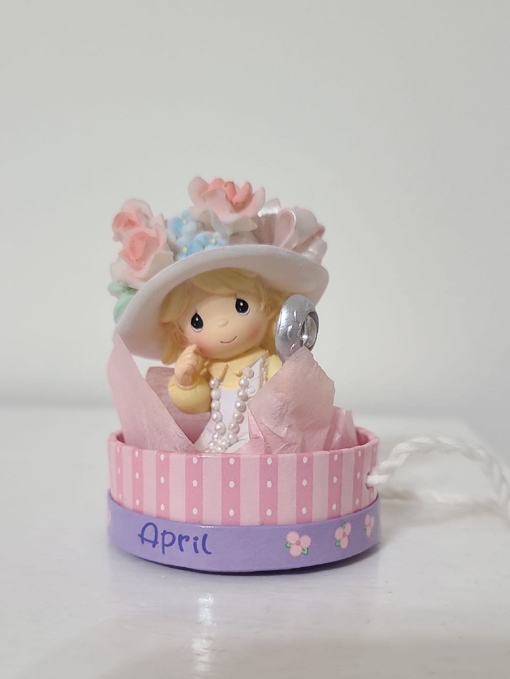 2004 Precious Moments APRIL Hatta Girl Birthday Hat Box Bisque Figurine